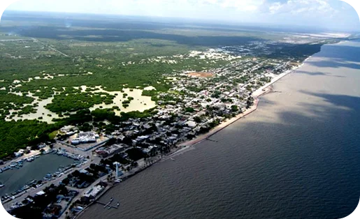Vista aérea de Dzilam de Bravo y su costa